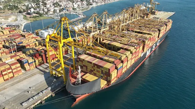 Türkiye&#039;de limancılık rekoru: Tek gemide 22 bin 896 TEU - Dünya Gazetesi