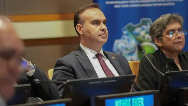 Bakan Kacır, New York