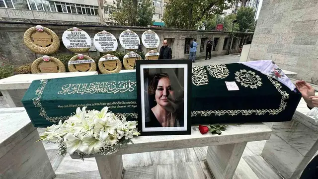 Oyuncu Gülsen Tuncer son yolculuğuna uğurlanıyor - İSTANBUL