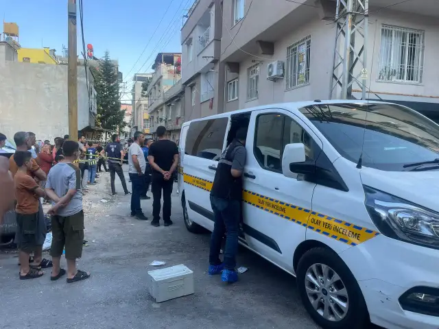 Gaziantep&#039;te dehşet anları: Eşini katletti, sokağa çıkıp çocuklara ateş açtı
