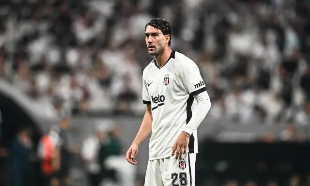 Beşiktaş&#x27;ın yıldızı Dusan Vlahovic&#x27;ten kötü haber! 4 maçta forma giyemeyecek | NTVSpor
