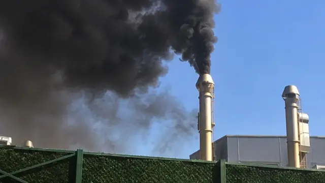 Dilovası&#039;nda fabrikadan yükselen siyah duman gündem oldu - Dünya Gazetesi