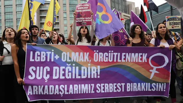 LGBTİ+ hakları savunucularının Çağlayan Adliyesi önündeki gösteri polis tarafından engellendi, 15 Eylül 2026
