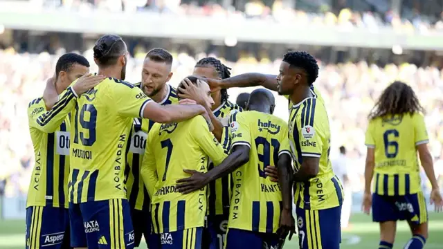 Fenerbahçe evinde gol oldu yağdı! Vedat Muriç maça damga vurdu