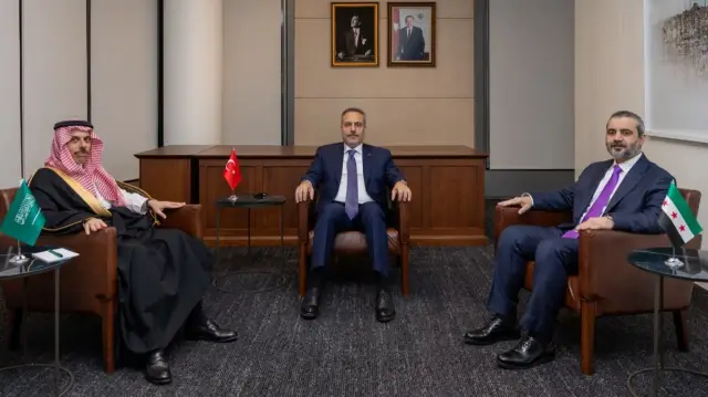 Bakan Fidan, Suriyeli ve Suudi mevkidaşıyla üçlü toplantıya ev sahipliği yaptı | STAR
