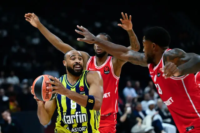 EuroLeague Süper Kupa yarı finalinde Fenerbahçe, Olympiakos