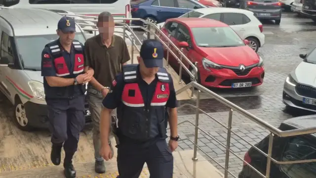 Zonguldak’ta aile dehşeti! 17 yaşındaki kızlarını yatağa zincirlediler: Anne ile baba tutuklandı