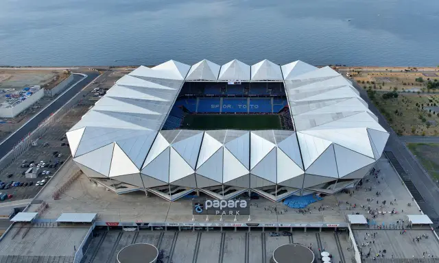 Karadeniz&#x27;i sağanak vurdu! Trabzonspor-Galatasaray maçı öncesi stadyumun son hali ortaya çıktı | NTVSpor