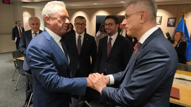 Sağlık Bakanı Memişoğlu, ABD Sağlık Bakanı Kennedy ile bir araya geldi