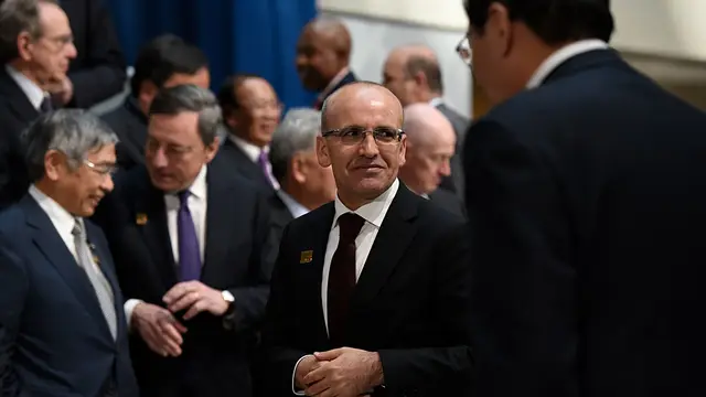 Bakan Şimşek'ten memur ve emekliye zam açıklaması: "Enflasyon kadar artacak"